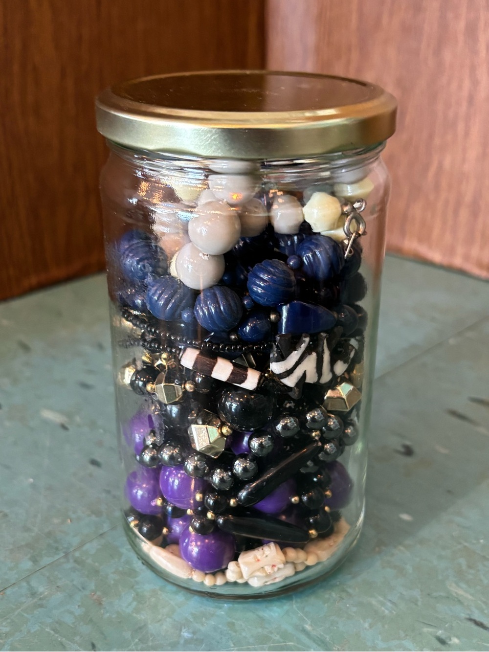 Vintage jewelry jar - 8 beaded necklaces